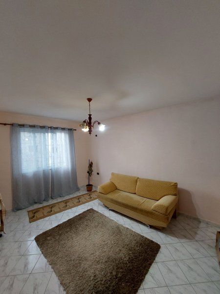 Jepet me qera apartament 2+1, Rr:"Njazi Meka, prane Spitalit Nene Tereza