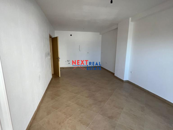 Vlore, shitet apartament 1+1+BLK Kati 2, 81 m² 1.350 Euro/m2 (Uje i Ftohte)