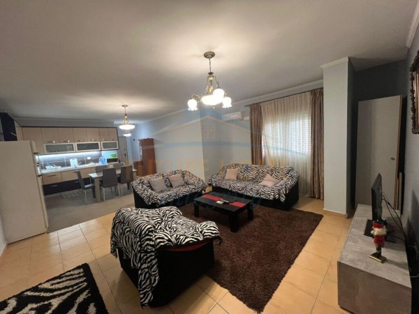 Qera, Apartament 2+1, Komuna e Parisit, Tiranë.