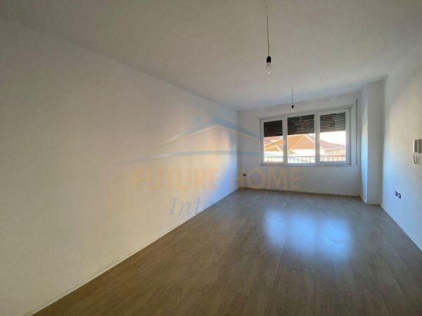 Qera, Apartament 1+1 për zyra, Pazari i Ri, Tiranë.