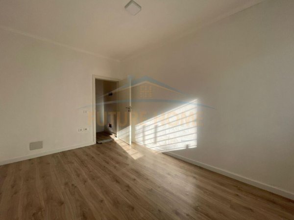 Shitet Apartament 1+1 Fresk , Tirane