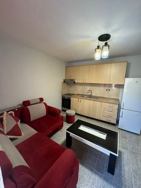 Apartament 2+1 me qera , Perballe ish ekspozites . 450 euro