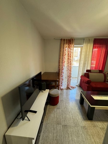 Apartament 2+1 me qera , Perballe ish ekspozites . 450 euro