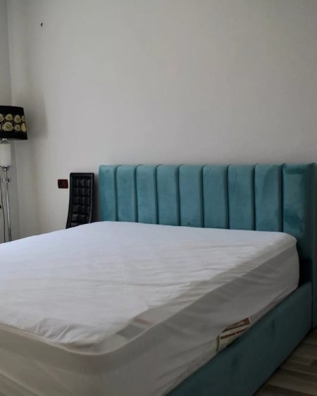 Jepet me Qera Apartament 2+1+Verande tek Myslym Shyri