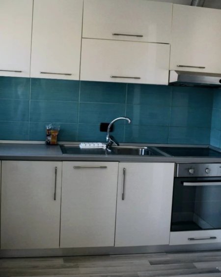 Jepet me Qera Apartament 2+1+Verande tek Myslym Shyri