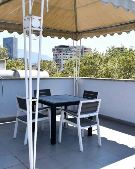 Jepet me Qera Apartament 2+1+Verande tek Myslym Shyri