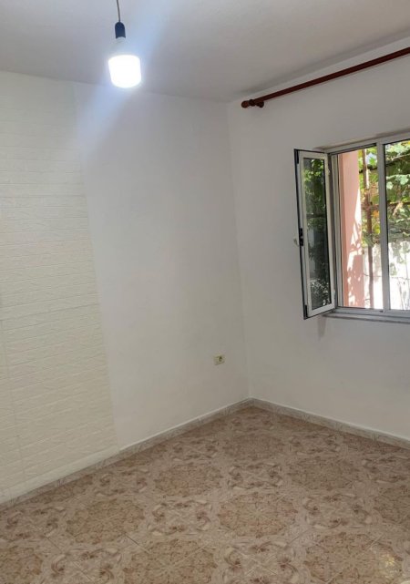 Apartament me qera 2+1+Post parkimi i perfshire ne cmim Don Bosko prane hotel ferrarri 380 mije leke