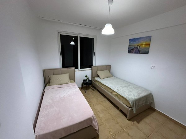 Jepet me qera apartament 2+1, fundi i rruges se Dibres, Rojani Nr:4