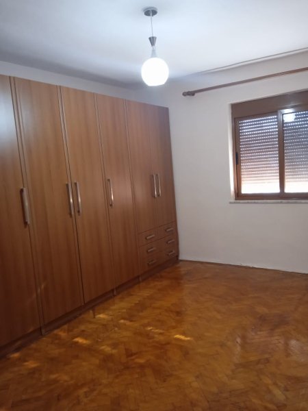 Jepet Me Qera Apartament 1+1 Tek Ish Tregu Elektrik[ID PE 028]