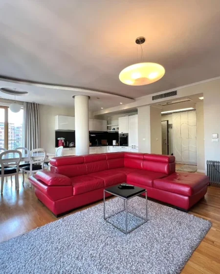 Jepet me qera super apartament 2+1+2, Ish Blloku.