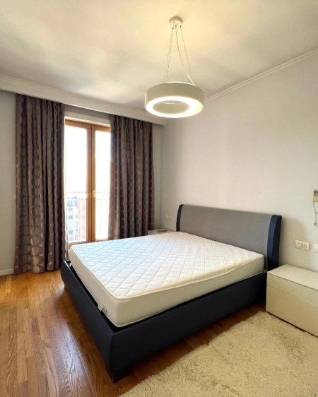 Jepet me qera super apartament 2+1+2, Ish Blloku.