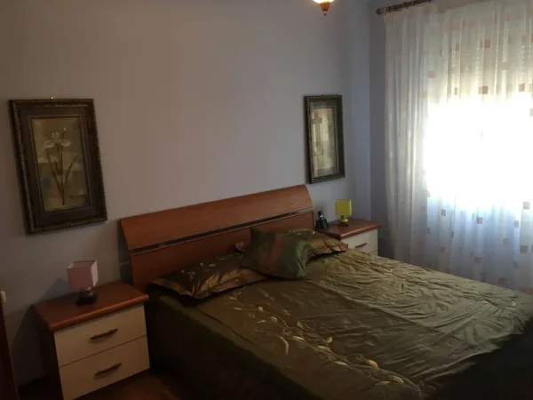 Jepet Shtepi  me qera, per  Banim ne Pallat i Ri 2+1