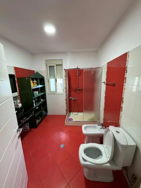 Shitet Apartament 3+1+2 ne Liqenin e Thate!