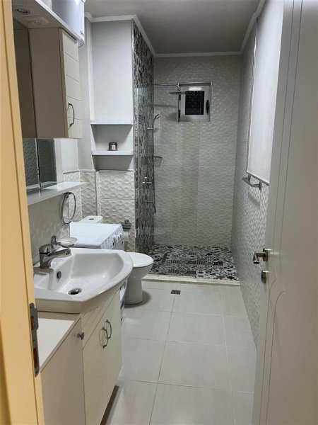 Apartament 1+1 me Qera, Rruga e Barrikadave