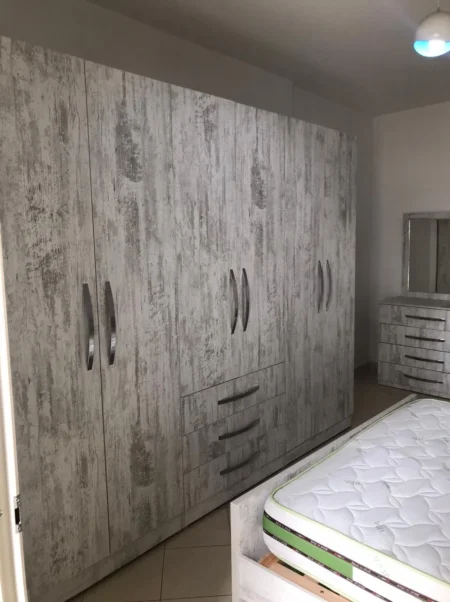 Jepet me qera apartament 2+1  Fresk ,Pallatet e Tom Doshit , 30.000Leke te reja