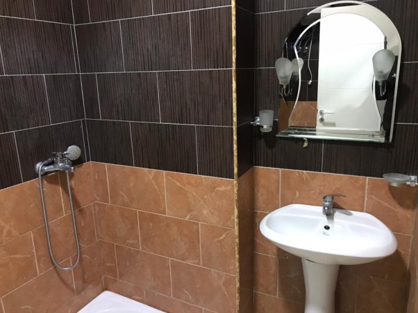 Jepet me qera apartament 2+1  Fresk ,Pallatet e Tom Doshit , 30.000Leke te reja