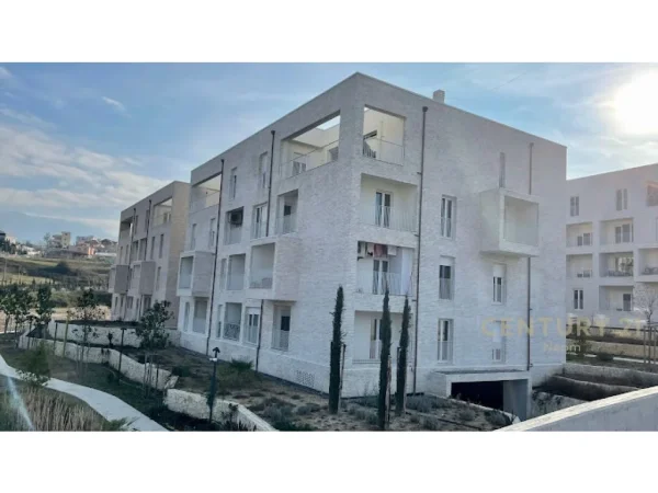 JEPET ME QERA APARTAMENT 2+1+2+PARKIM NE NJE NGA REZIDENCAT ME TE MIRA NE ZONEN E LIQENIT TE THATE!