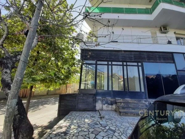 JEPET AMBIENT KOMERCIAL ME QIRA PRANE QENDRES KRISTAL!