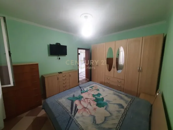 Apartament 2+1 me qira prane ish parkut!