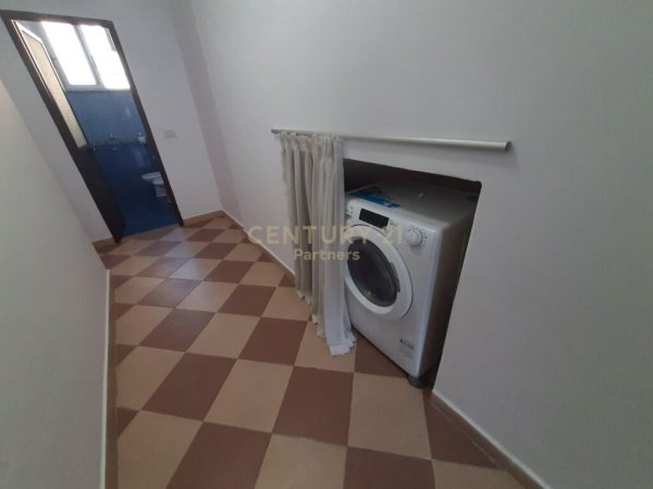 Apartament 2+1 me qira prane ish parkut!