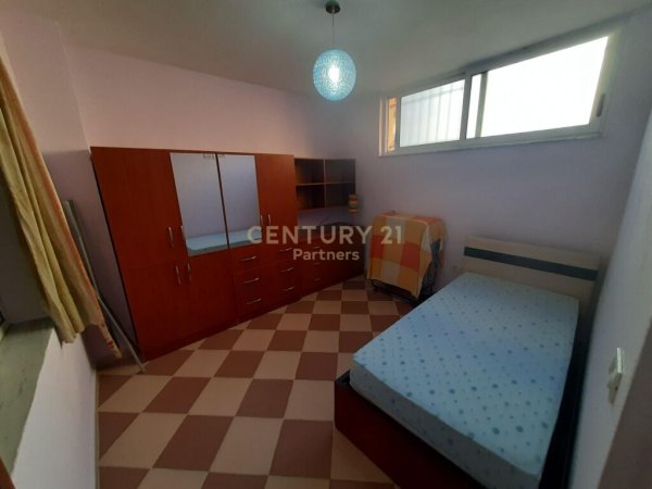 Apartament 2+1 me qira prane ish parkut!