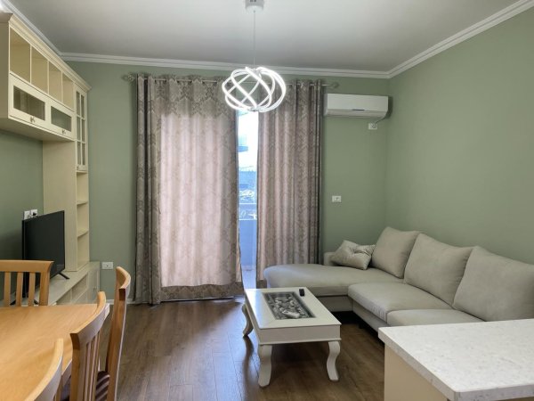 Apartament 2+1 me qera tek Liqeni i Thate (Rr. Kosovareve) 800 euro