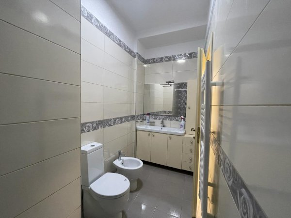 Apartament 2+1 me qera tek Liqeni i Thate (Rr. Kosovareve) 800 euro