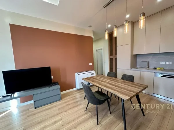 JEPET ME QIRA APARTAMENT 1+1 + POST PARKIMI TE SHKOLLA KUQE