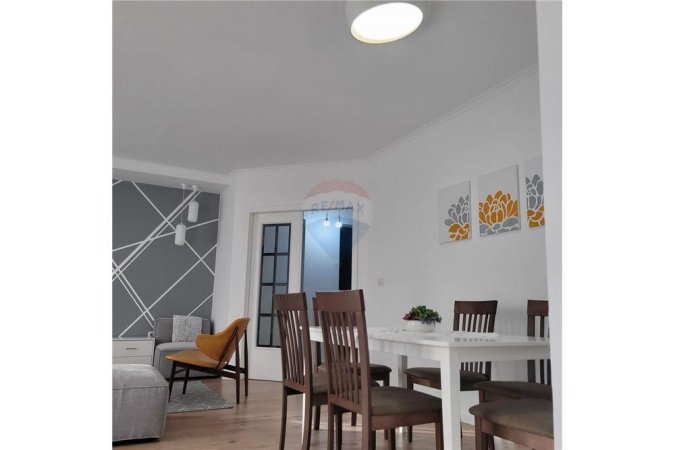 Jepet apartament 2+1 te Blloku i Ambasadave, 800 Euro