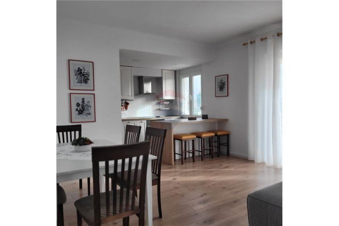 Jepet apartament 2+1 te Blloku i Ambasadave, 800 Euro