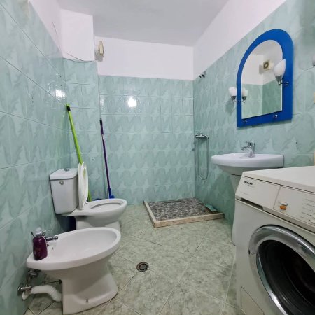 Jepet me qera apartament 2+1, te 21 Dhjetori