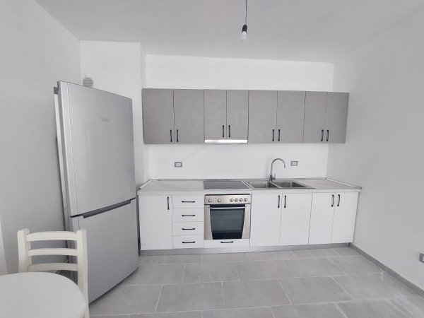 !!!  Dhene  !!!   Jepet apartament me qera 2+1 pas Drejtorise se Policise, Durres