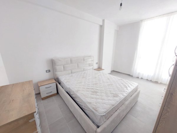 !!!  Dhene  !!!   Jepet apartament me qera 2+1 pas Drejtorise se Policise, Durres