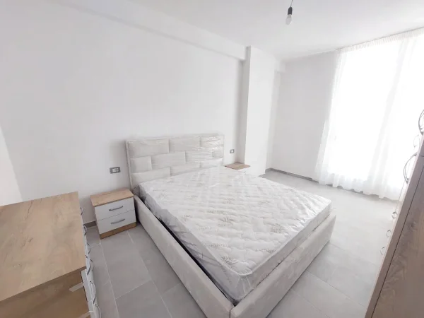 !!!  Dhene  !!!   Jepet apartament me qera 2+1 pas Drejtorise se Policise, Durres