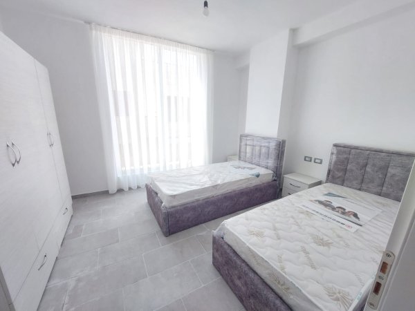 !!!  Dhene  !!!   Jepet apartament me qera 2+1 pas Drejtorise se Policise, Durres