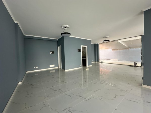 Tirane, jepet me qera lokal Kati 0, 60 m² 500 Euro. +