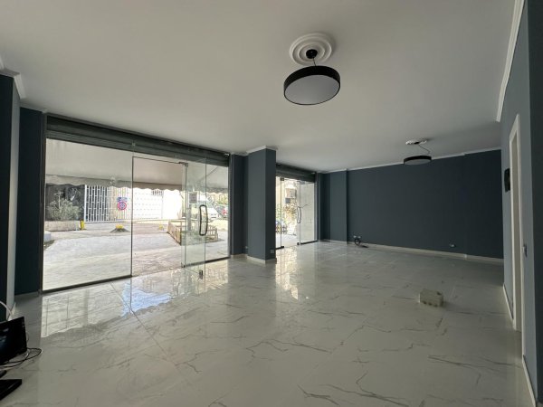 Tirane, jepet me qera lokal Kati 0, 60 m² 500 Euro. +