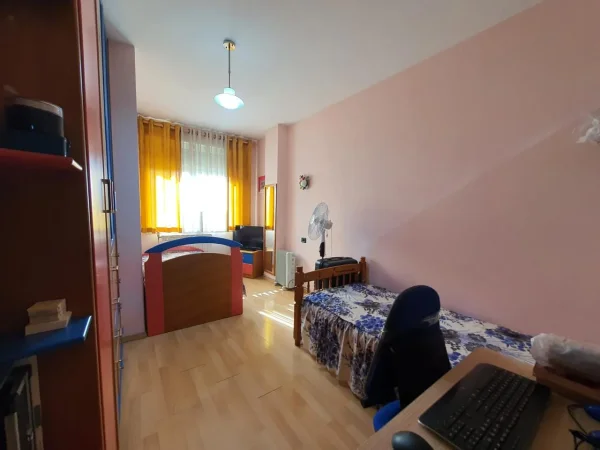 Jepet me Qira Apartament ne Tirane 2+1+2