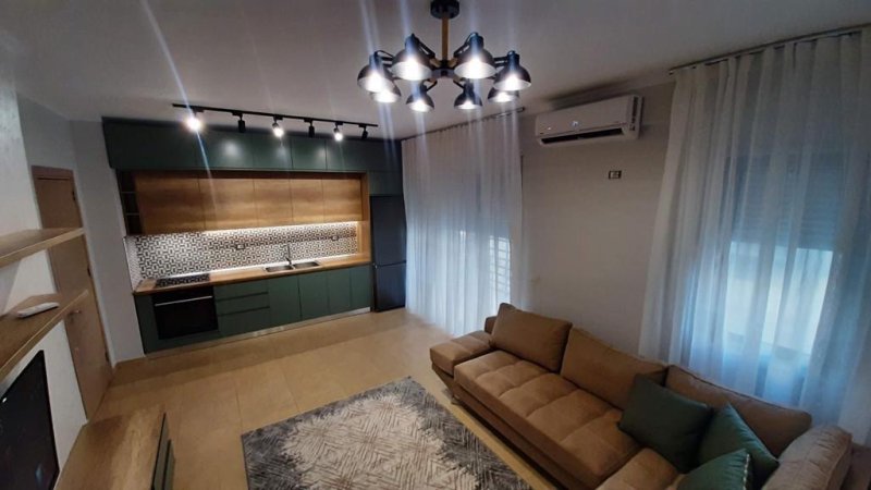 Jepet me qera Apartamenti 1+1 450 euro , rruga 5 Maj (Concord Center).