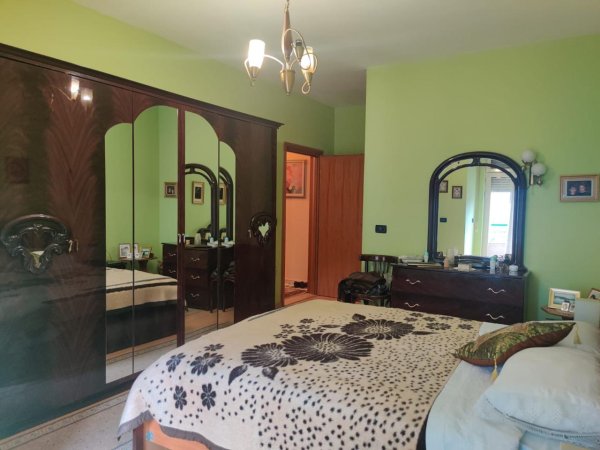 Jepet me Qira 2+1 +1 Apartament ne Tirane