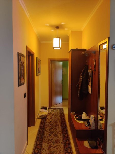 Jepet me Qira 2+1 +1 Apartament ne Tirane