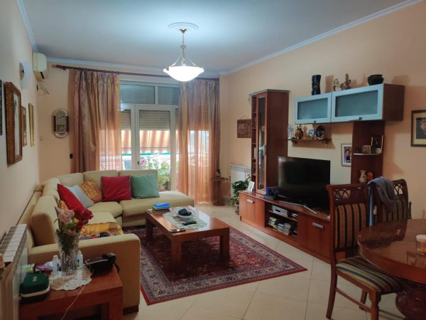 Jepet me Qira 2+1 +1 Apartament ne Tirane