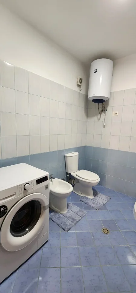 Jepet me qera apartamenti 2+1+2  550 euro , Astir prane Eco Market.