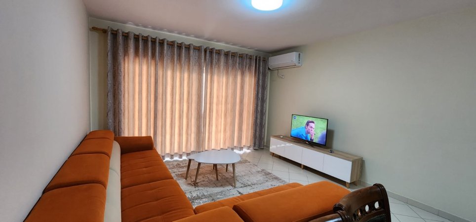 Jepet me qera apartamenti 2+1+2  550 euro , Astir prane Eco Market.