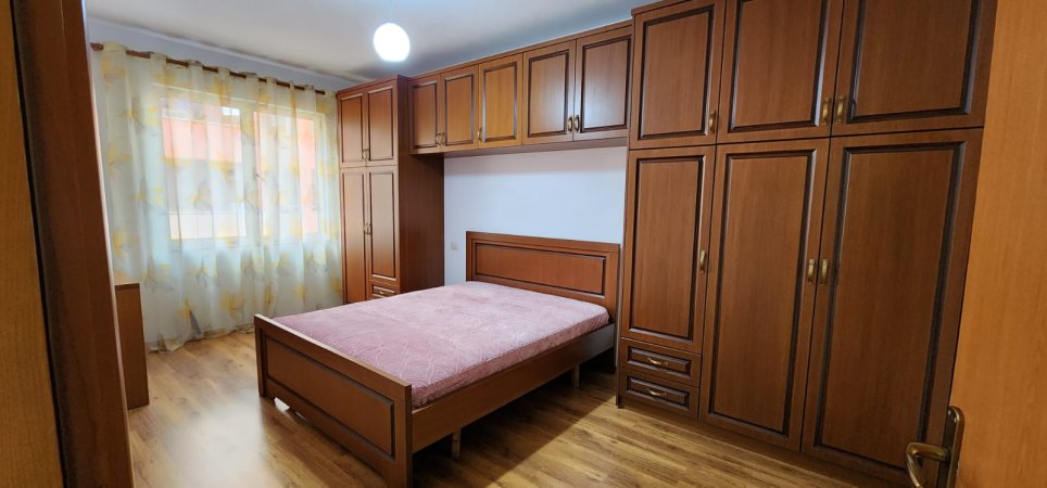 Jepet me qera apartamenti 2+1+2  550 euro , Astir prane Eco Market.