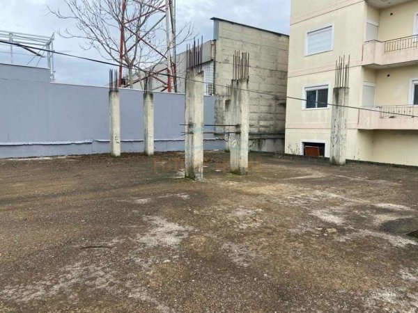 Tirane, shes truall 355 m² 90.000 Euro (Kombinat)