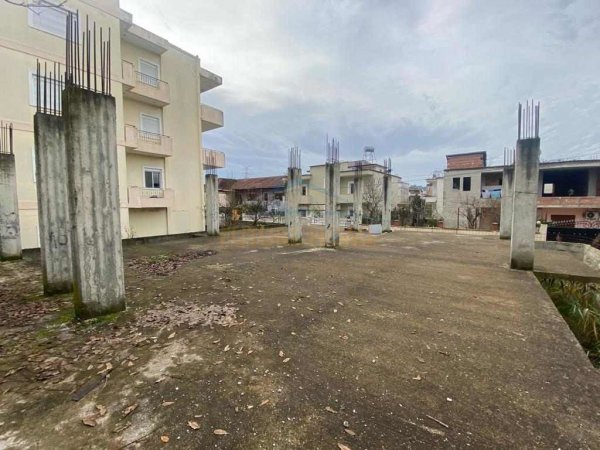 Tirane, shes truall 355 m² 90.000 Euro (Kombinat)