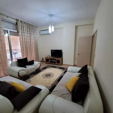 Jepet me Qera Apartament 3+2wc+bllk te Liqeni Artificial