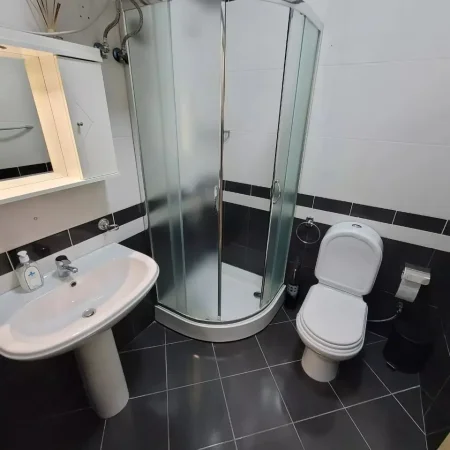 Jepet me Qera Apartament 3+2wc+bllk te Liqeni Artificial