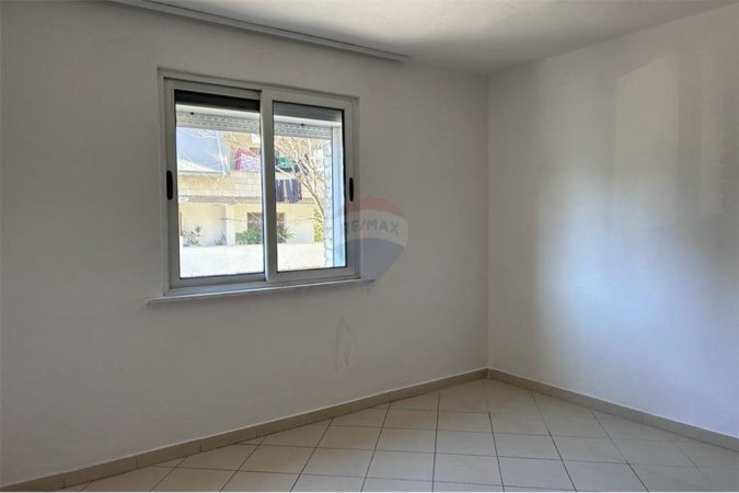Shitet apartament 1+1 te Shkolla e Bashkuar, 70,000 €